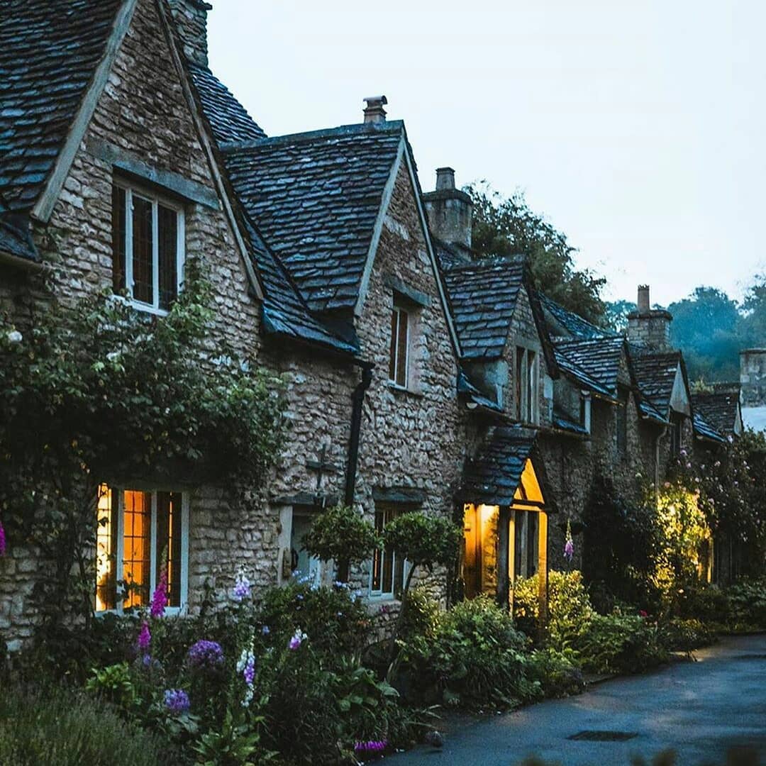 сент мери мид англия. английская деревушка. английская деревушка. деревня байбери глостершир великобритания. деревня касл комб англия.