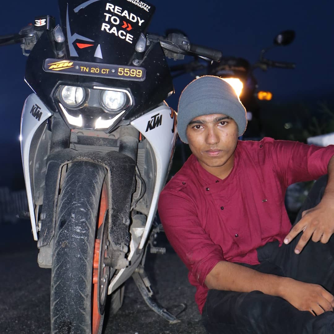 Editor_viki's tweet photo. #tirumala #tirupathi #canonlove #life #attitudepassion #attitudepasanga #attitude #varam #gethu #style #fasion #passion #Canon80d #தமிழ்வாழ்க #LIVNEW #Trending #Ktmrc https://t.co/Nerv3XNlZ2