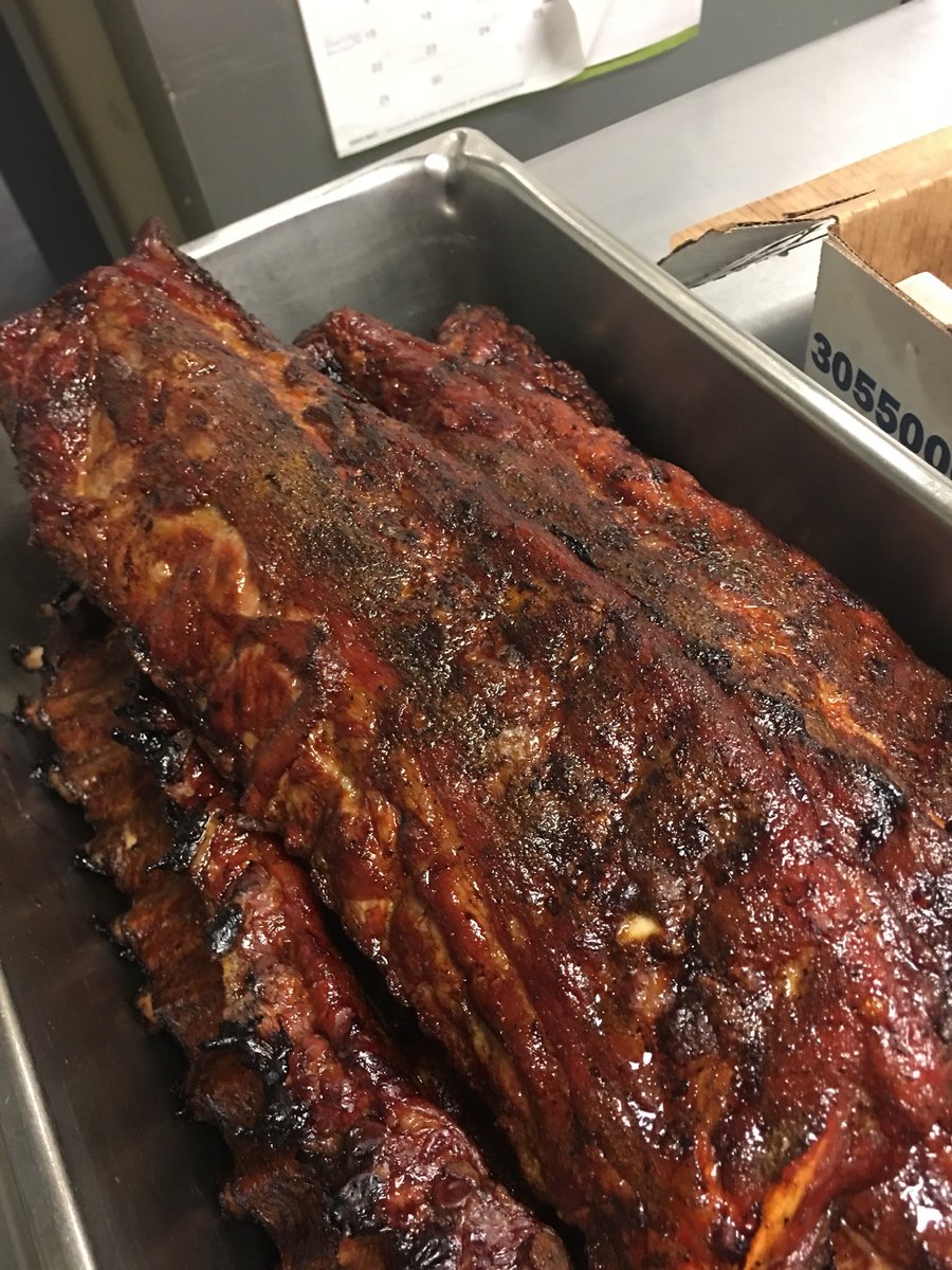 archerychick's tweet photo. Pat’s BBQ &amp; Catering welcomes you to the Murphysboro Apple Festival !!!  After the parade please stop and see us !  #murphysboroapplefestival #foodie #patsbbqmurphysboro #patburke #halloffame https://t.co/MQFdeZPwFU