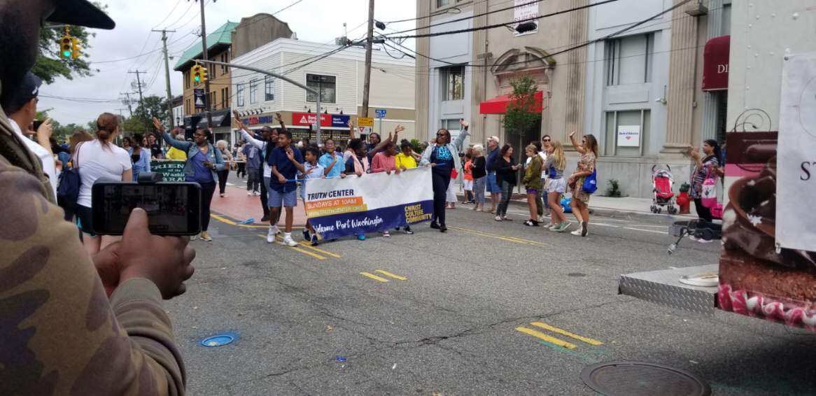 truthcenter's tweet photo. Truth Center making its presence known in the Port Washington parade!
#truthcenter #portwashington #nychurch #church https://t.co/1ktP3sHnA1