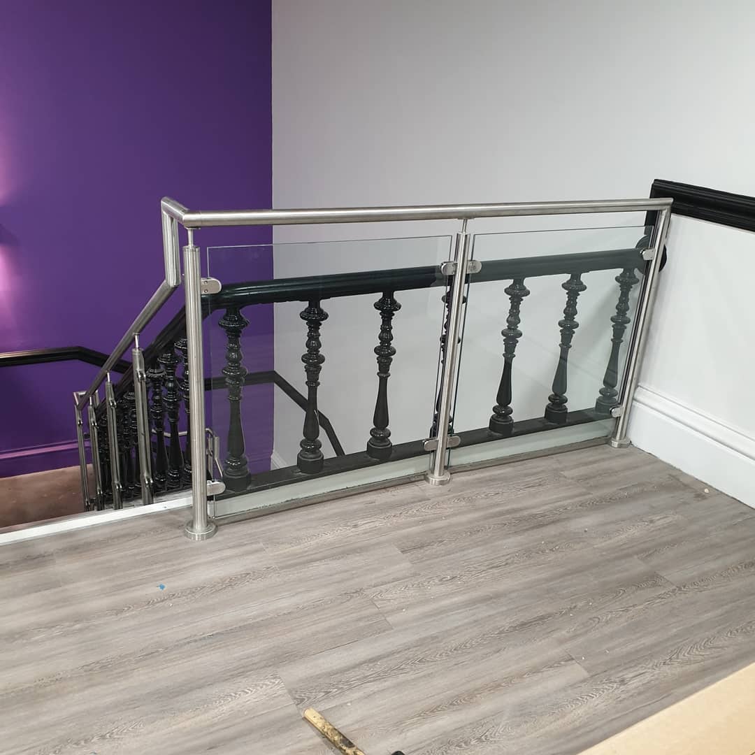 Little stainless steel and toughened laminate glass installation completed
#pudseyjoinery #EBAcircle