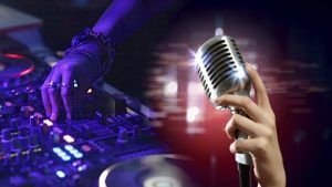 FastBreaksEnt's tweet image. For a fun and interesting evening, mix our DJ services with a period of karaoke. This gives your guests a chance to let down their hair, and allows some of your guests to show off their pipes and style to the whole group.
#Dj #Djlife #Dj&amp;amp;Karaoke #WecanAccomidateYourAtmosphere...