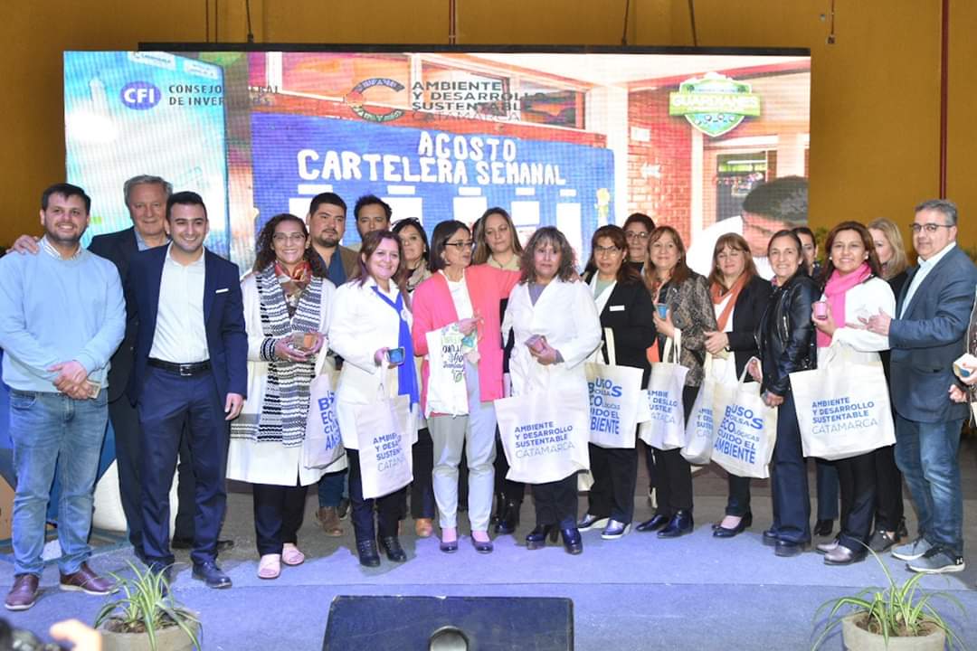LuciaCorpacci's tweet photo. ¡VAMOS A LA Expo Productiva!
Quiero a invitarlos a recorrer la Expo Productiva 2019. Un espacio en donde vamos a encontrar todo lo que nuestra Provincia produce y descubrir el potencial que tenemos. https://t.co/i6NFcepWaj