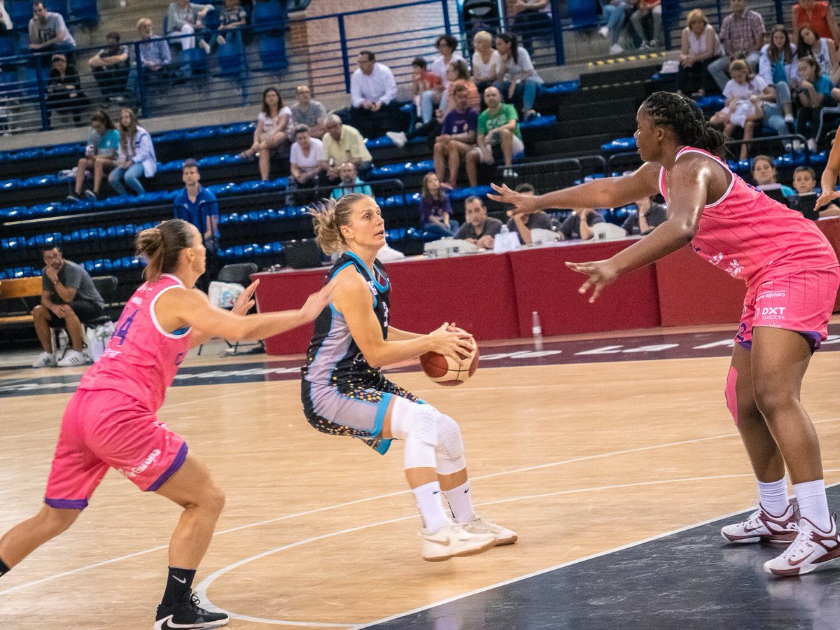 CDPromete's tweet photo. FINAL Q3 | 50-54 
Se levanta el #CampusPromete! 

@veezhoops 9 pt 11 rb 
@MajaVucurovic 9 pt 6 rb 
@DongueLeia 11 pt 1 rb 

#PretemporadaCDP 
#Despertamos
#HolaDIA 
#ContigoPromete 💪🏽💙🏀 https://t.co/fMVg7caOaM