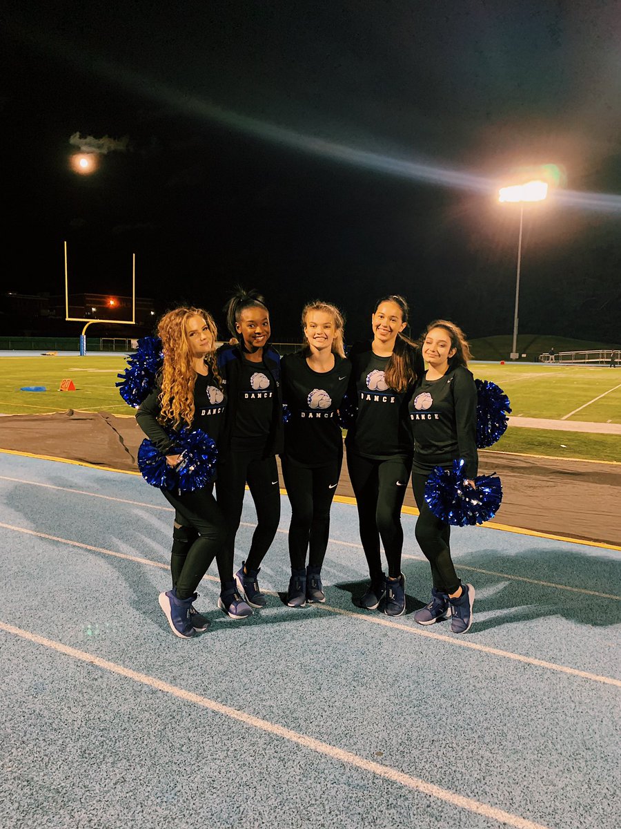 bunnelldance's tweet photo. Friday night lights 💙🏈 https://t.co/MoMXnbRCj8
