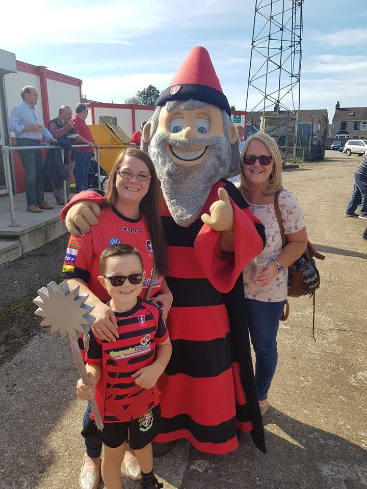 AvonClubMascot's tweet photo. Wonderful wizardry from Merlin! Well done the Avon! Aberavon RFC 26 - 7 Bargoed RFC! @BeAberavon #merlinthewizard https://t.co/8LPtm0rAUw