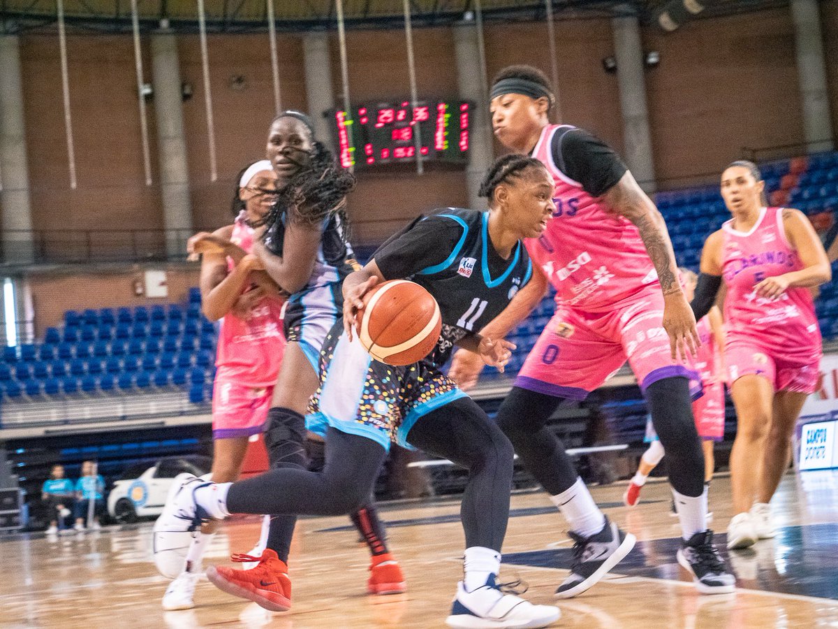 CDPromete's tweet photo. Genial remontada del #CampusPromete. 4 minutos! 
@AniiCalvo + @DongueLeia + @veezhoops = 37 pt

▶️ 61-59
⏱ 4.14 final Q4

#PretemporadaCDP
#Despertamos
#HolaDIA 
#ContigoPromete 💪🏽💙🏀 https://t.co/iOiJIbJay8