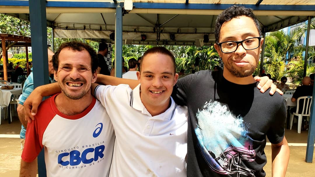apaedf's tweet photo. Muito obrigada a todos que compareceram em nossa sede para o almoço deste sábado, que também contou com um brechó e a apresentação musical da banda Baião de 2. A renda será destinada à participação de nossos alunos na "Trisome Games 2020", na Turquia. #apaedf #trisomegames2020 https://t.co/TuORR4hfsQ
