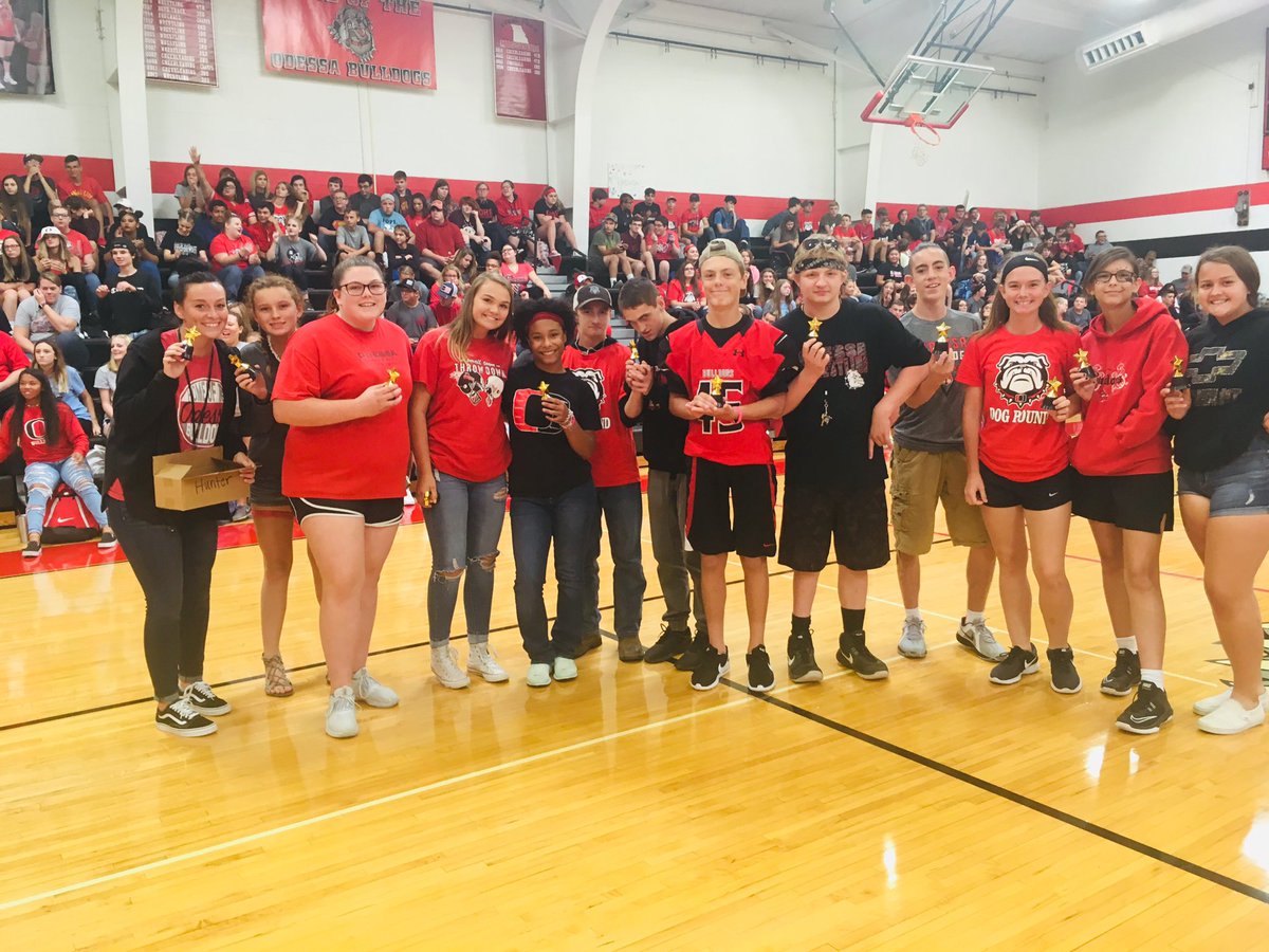 Winner, Winner Chicken 🍗 Dinner 🍽!!! Not really, just some plastic prizes including a pretty sweet coin toss crown to Brenden! Best spirit went to Ms. Hunter’s Class! Good job! 
🥇🏆🥇🏆🥇🏆
@jostensrenaissance @mascstuco 
#ohsourjourney