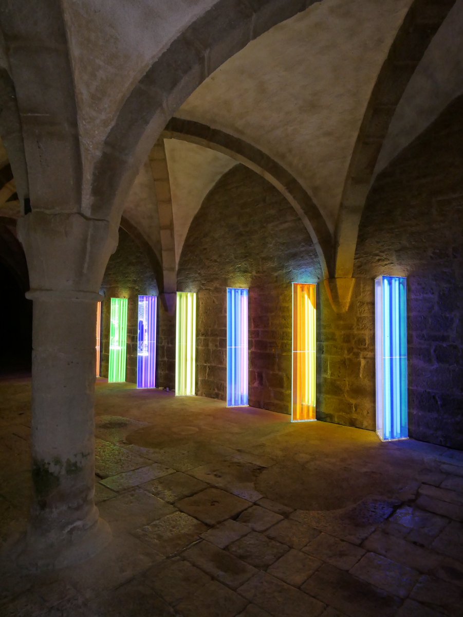CulturezVous's tweet photo. Dans le #TarnEtGaronne je découvre la merveilleuse abbaye de Beaulieu-en-Rouergue @leCMN qui accueille jusqu’à la fin du mois une installation de @LizWestStudio https://t.co/h88HNg4a0V