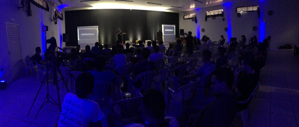 erickwendel_'s tweet photo. @pokemaobr starting with his tech standup about “architecting your systems in an (in)coherent way”
#internorte2019 #mvpbr #googledevexpert https://t.co/xcBu3mbG8q