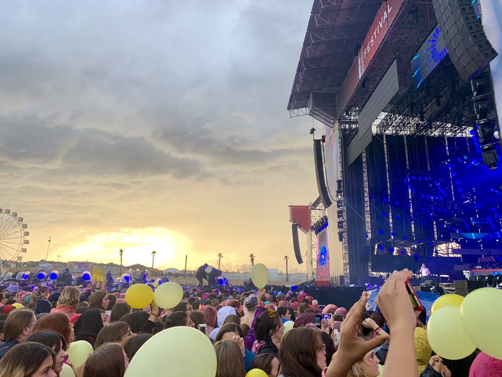 BebyRosales's tweet photo. El cielo es mas #wolfa que nosotrxs #CCME2019 #CCME https://t.co/XI17Zfei8l