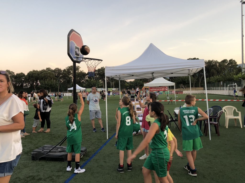 Vescovato20215's tweet photo. #FDS 🤸🏼‍♀️🏌🏽‍♂️🥉
Hier, la Municipalité de #Vescovato a mis les #Sports à l’honneur !
Un grand merci à toutes les associations, aux clubs, aux bénévoles qui ont donné de leur temps sur leurs stands pour faire découvrir leurs disciplines.
🎶🎶bella serata
 #uviscuvatu #stadejeanfilippi https://t.co/Mp9KVFsmRx