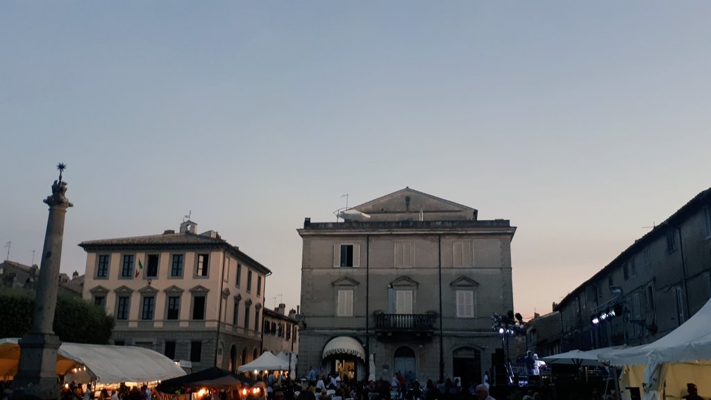 Simona_Ti's tweet photo. Piazze italiane..
#orioloromano #viterbo #tourism
#thisitaly β€ https://t.co/DSjiyT0gGc