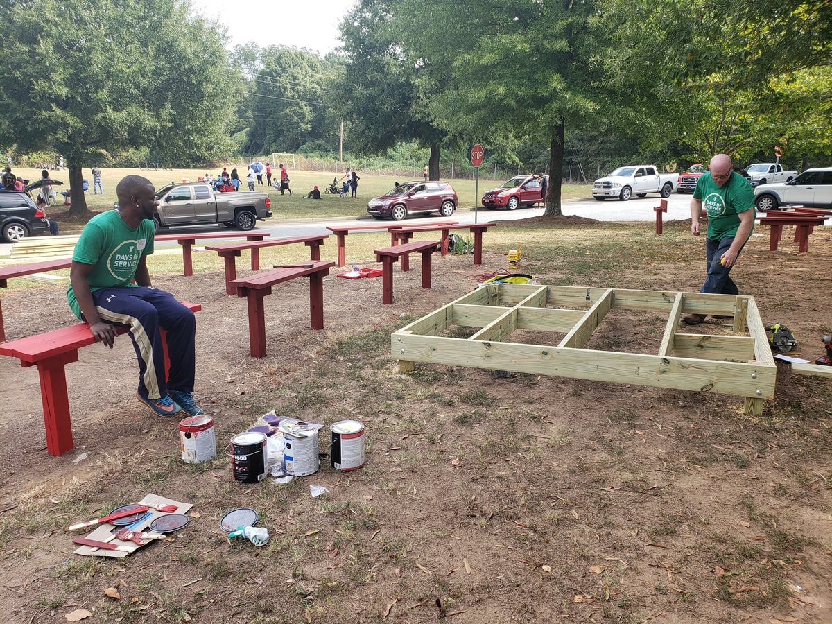 APSPrice's tweet image. Saturdays are for football and SERVICE! Thank you to @carverymca for your #DaysofService projects! Can't wait for teachers to use our outdoor classroom! @PBS_Atlanta @apsupdate #ChoosePurpose #ChoosePrice