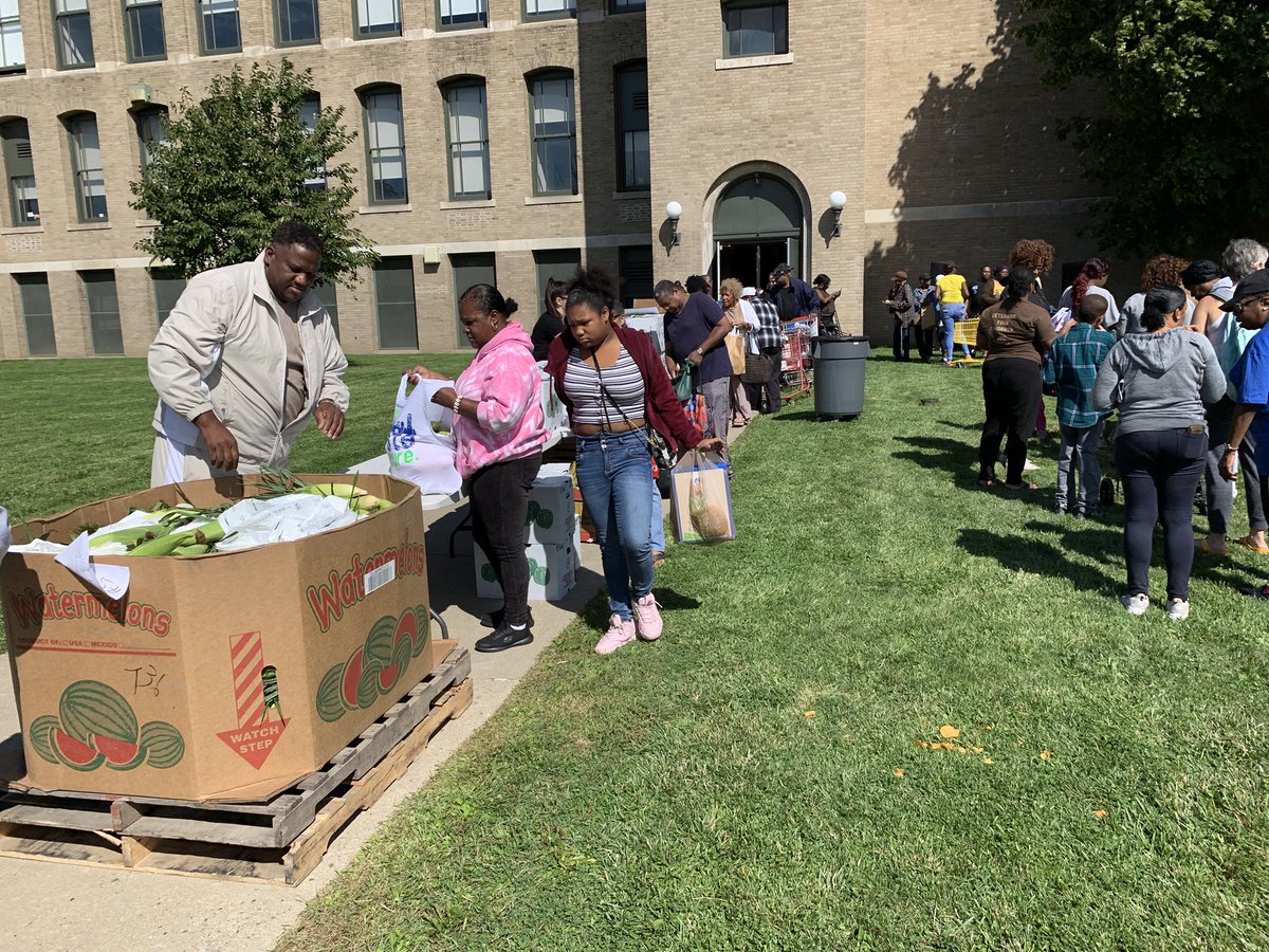 AnibalSolerJr's tweet photo. The village was out in full swing today as we kicked off our @Buffalo_Schools Saturday Academies across the City of Buffalo. Here are some highlights. Please come join us...WE are BPS Community Schools! Open to EVERYONE, here for YOU! βπΌππΌ #edchat #communityschools #BPSrising https://t.co/vRdDhsBCoi