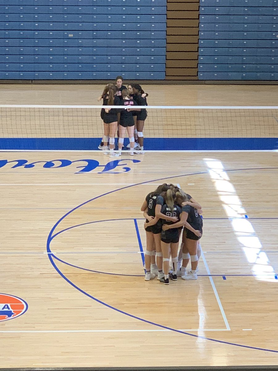JulieLMaassen's tweet photo. Your lady jays gearing up to take on the number one ranked team in the state Willard. #goodtogreat #jaypride #jaysonthree https://t.co/5Iv1tNdHjv