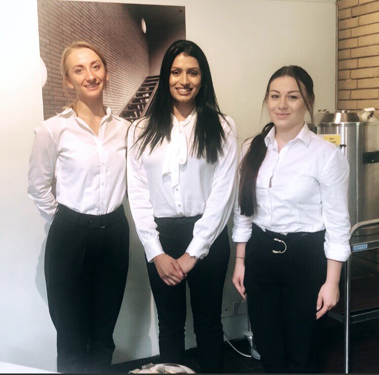 KironAssociates's tweet photo. Join an agency that works as a team @kironassociates 
#cateringjobs #weeklypay #events #eventjobs #studentjobs #teamwork #leadership https://t.co/qu0dUIkD8g
