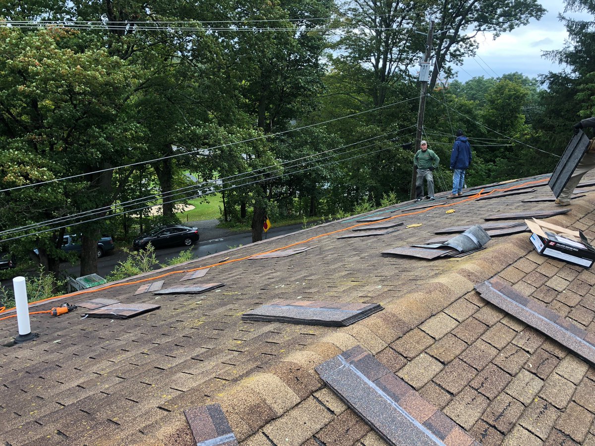 CazGolfClub's tweet photo. Our members are the best! Thank you guys for helping put a new roof on the maintenance barn! https://t.co/1ZYVqzsTt2
