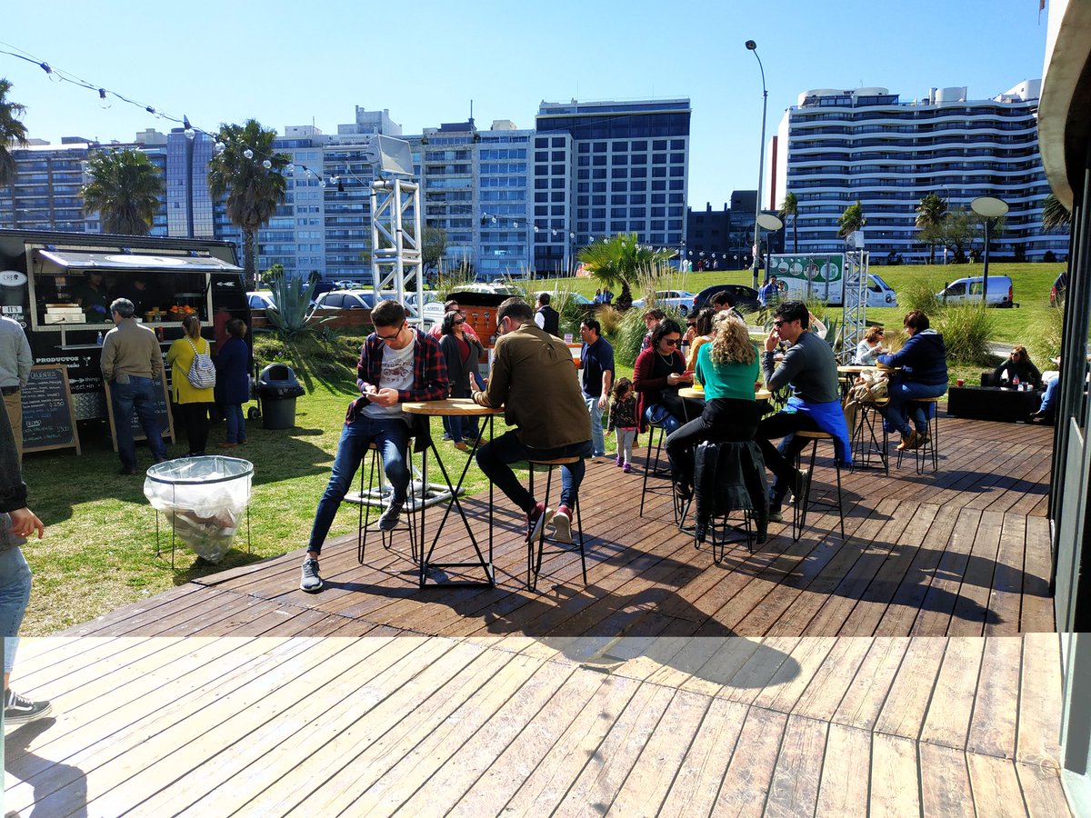 MarcaUruguay's tweet photo. ¿Aún no almorzaste? | #FeriaMUY2019

Date una vuelta por @KibonAvanza y disfrutá de una variada oferta gastronómica al aire libre con el sello @Uruguay_Natural. https://t.co/nyxqSHwWNG