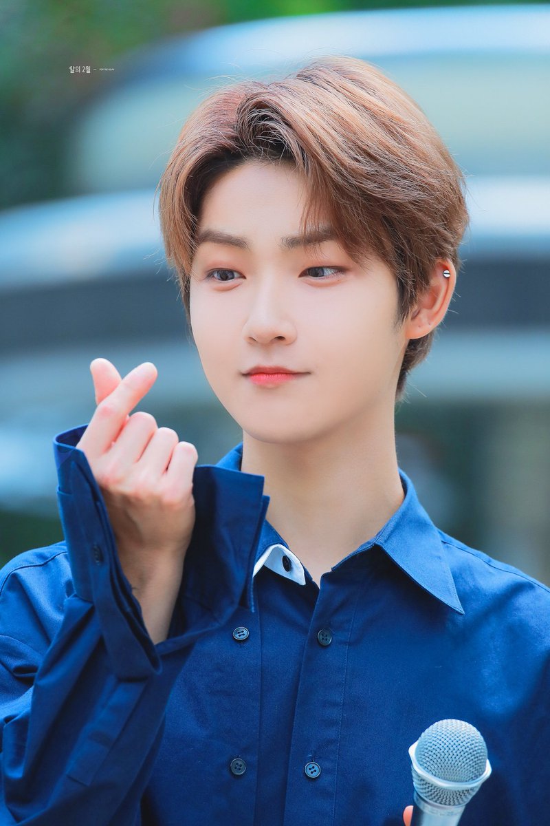 dancingmoonsun's tweet photo. Kevin rolling his boogers and ready to flick them at deobis coz #feedthefandom https://t.co/DCIxxYt2BJ