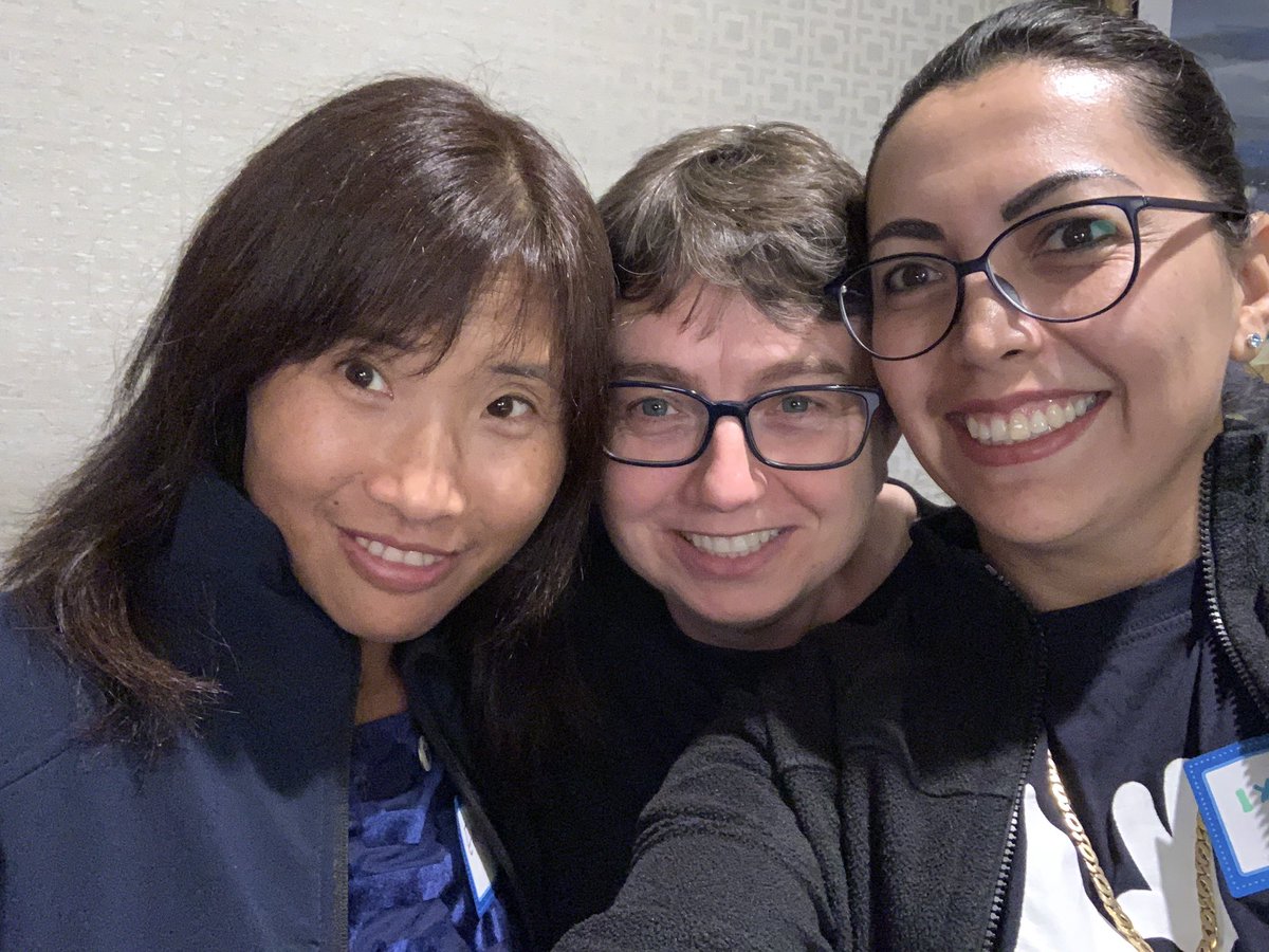 ixchelruiz's tweet image. Meeting familiar faces @emilyfhjiang @ypoirier at #JavaChampions Briefing @OracleCodeOne