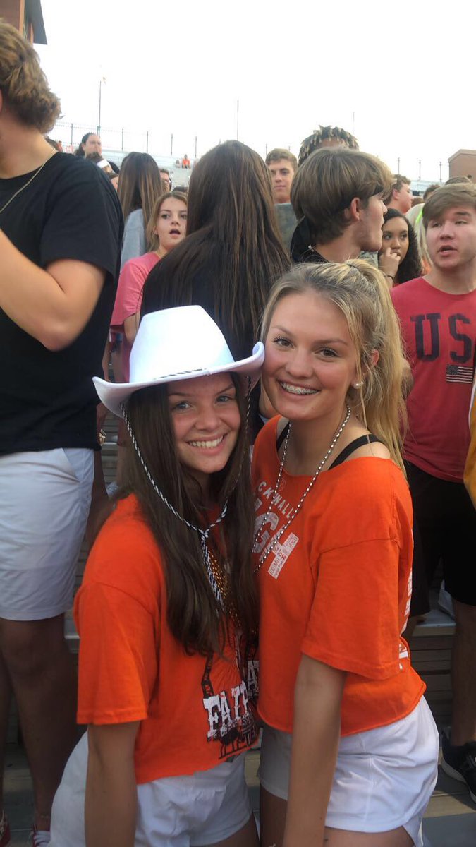 ccarterssmith's tweet photo. fnl are for the girls💖 https://t.co/6W7UE5ZrBX