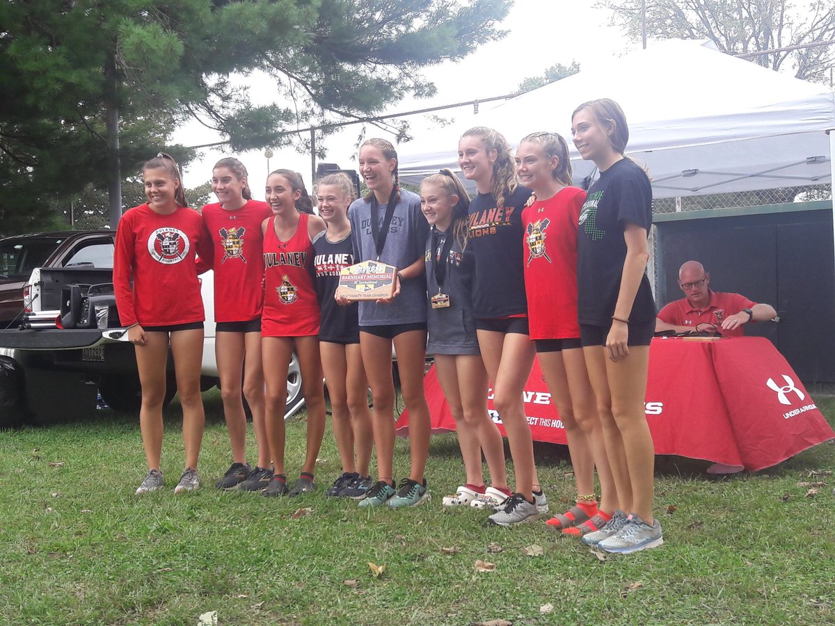 MilesplitMD's tweet photo. Top 10 girls (missing a few) and the @TowsonXCTF and @DulaneyHSXC girls at the awards ceremony #BarnhartInvite https://t.co/SYcJjqXa0k