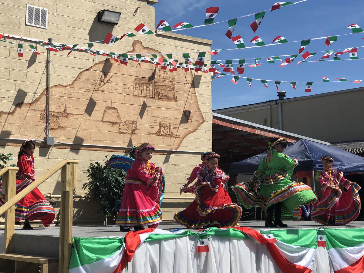 CityofBGKY's tweet photo. #BGGovToGo is at 12th and Clay today for #BGFiestaVal until 5. Amazing authentic Mexican food, music and dancing until 10! #globalcity #manyfaces1BG https://t.co/pDQVD86Oo2