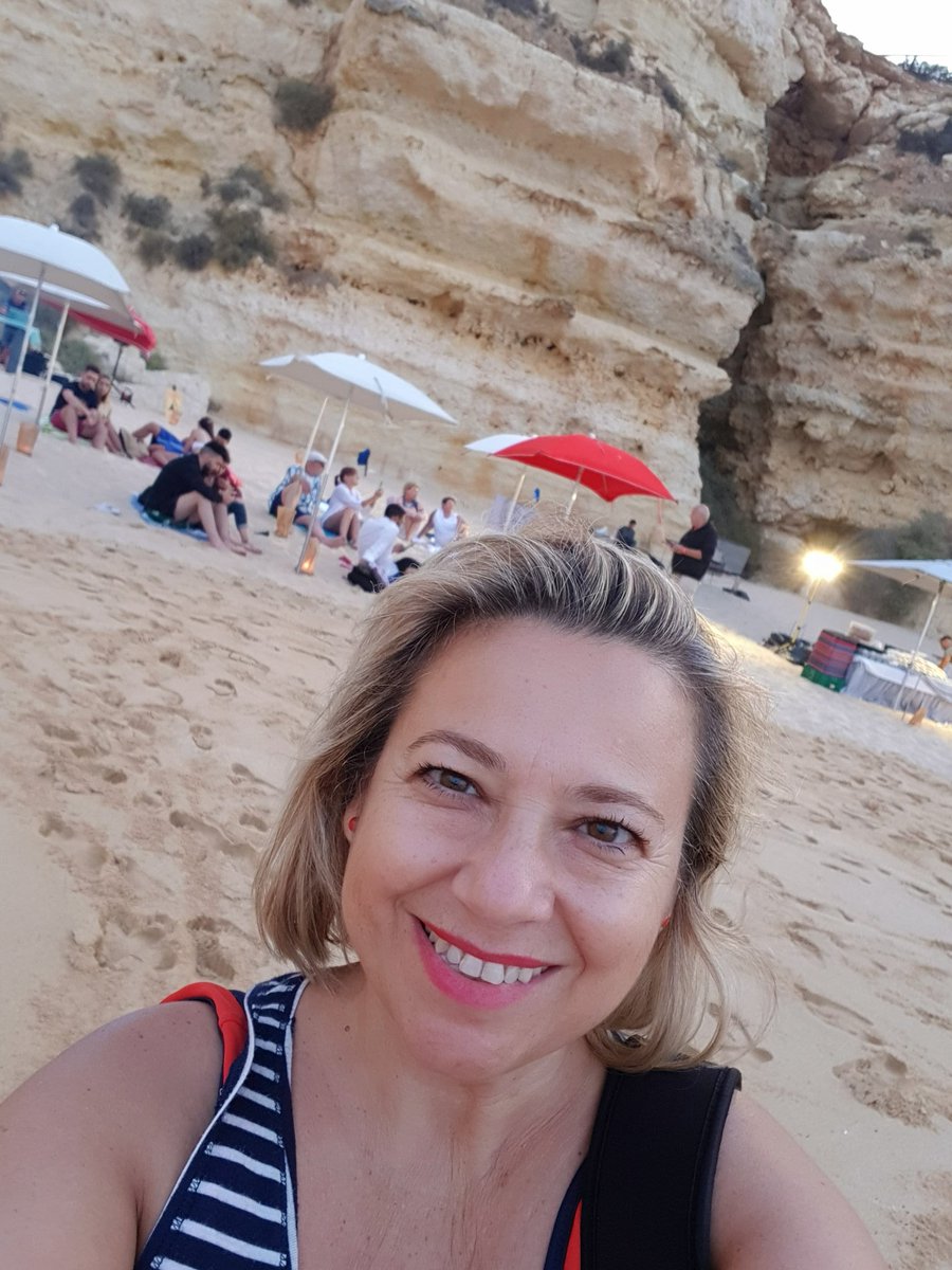 mirutaes's tweet photo. Yo hoy ceno aquí😍
¿ Te vienes? Todo el año con @AlgarExperience
Si pudierais oler la barbacoa y el mar 👌
#Algarexperience https://t.co/z8fszkt47P