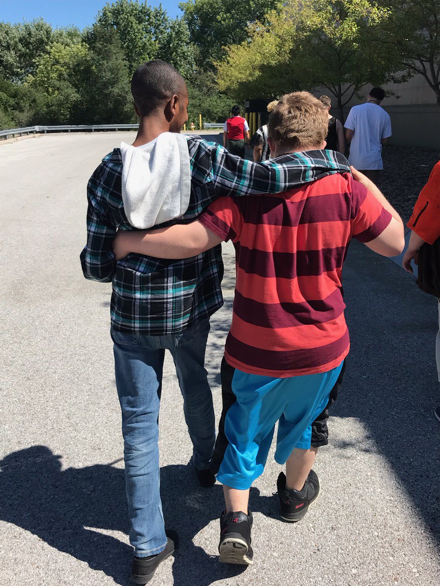 SFrodyma's tweet photo. This is what Kindness looks like♥️. Student helping students. #OPSProud  #BeKind21  #OPSTransition #Weraisekindhumans https://t.co/FJJrnfKYev