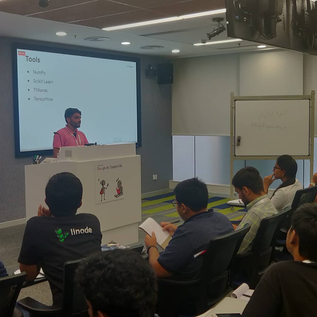 sidagarwal04's tweet photo. That's a wrap to Day 1 @ #ExploreMLAcademy in Hyderabad. Another exciting day tomorrow with these 60+ ML Facilitators! 😀😉😎
@RisingSayak @AkshayBahadur3 @Nikkitagandhi @GoogleDevsIN https://t.co/YIPL2i5zQI