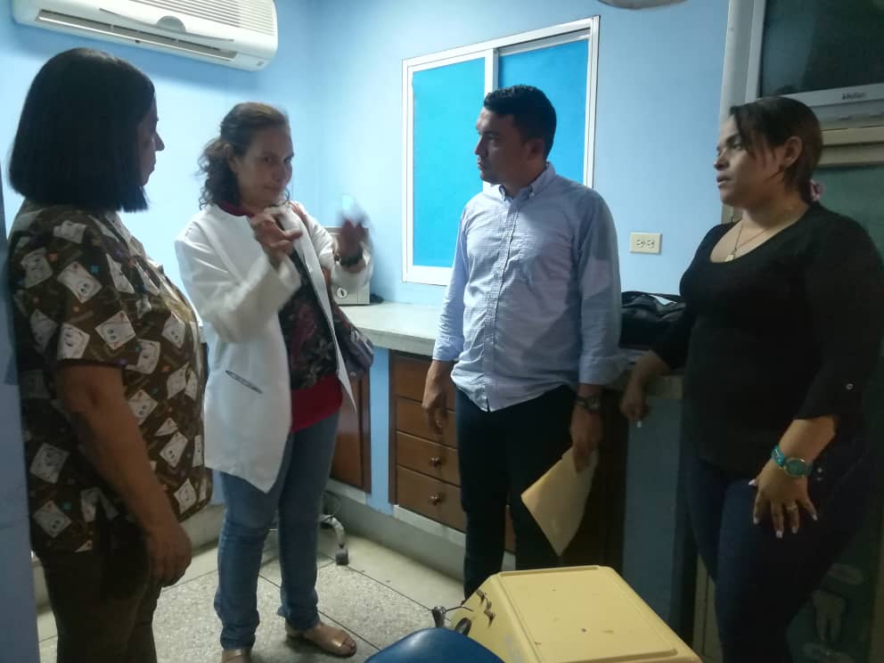 Autoridad de Salud Falcón  <a href="/HenryH_/">Henry Hernandez</a> hizo entrega de la unidad odontológica  al Hospital de Pueblo Nuevo de Paraguaná luego de las gestiones del Gobernador  <a href="/vclarkb/">Víctor Clark Boscán</a> ante el <a href="/MPPSalud/">MPPS</a> #JuntosPorFalcon #SaludParaElPueblo #VamosPorMas