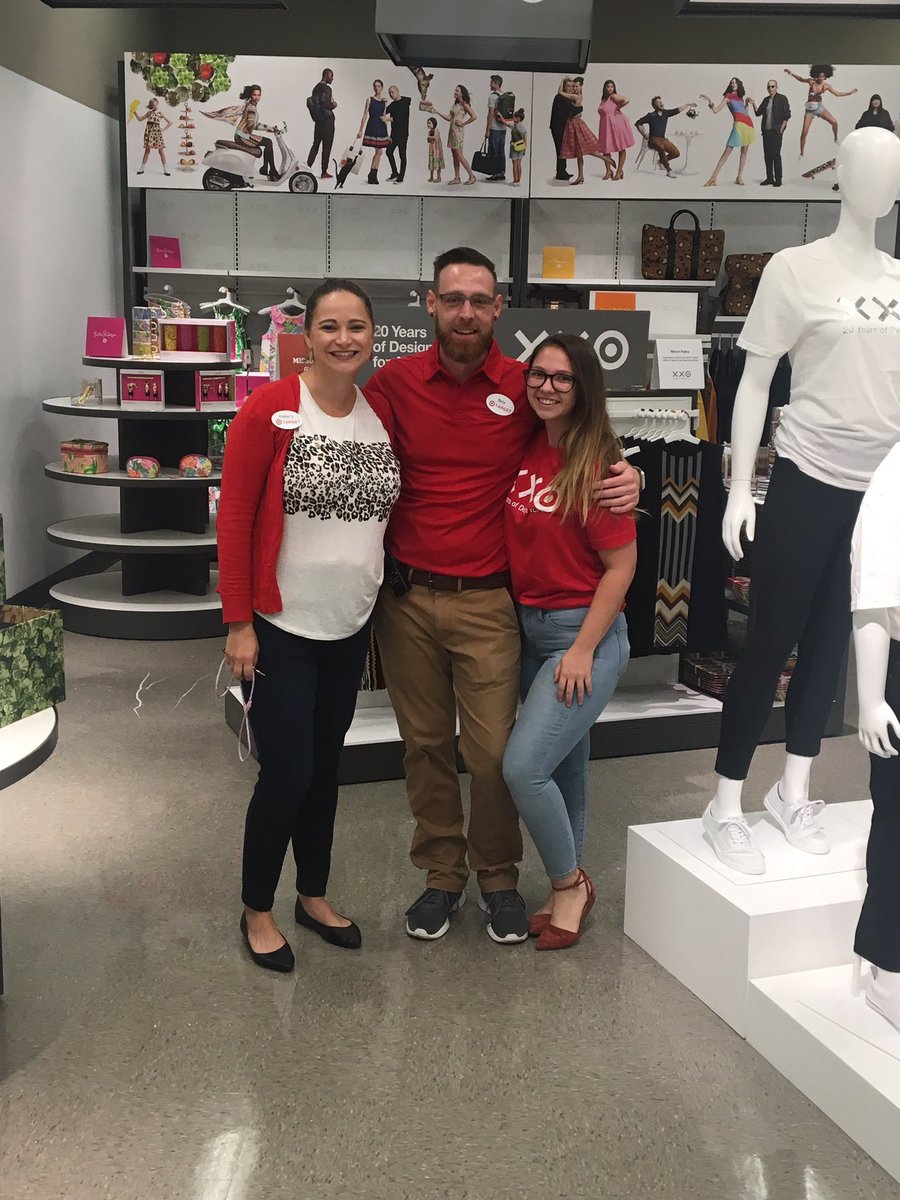 anjiebianco3's tweet photo. Today's the day!! Happy 20 years of design and creativity!! We had so much fun with this set. Huge shout-out to everyone that helped make this launch so wonderful! #workwhereyou❤️ #XXO #settosell 

@jamaal_edwards @Dewayman @settoselltarget @k_ledesma6913 @target https://t.co/rgFu8Zi5i4