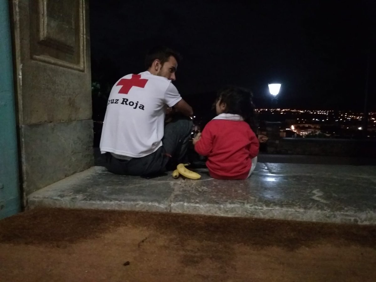 cr_orihuela's tweet photo. No tenemos palabras para agradecer el esfuerzo titánico que está haciendo nuestro equipo y voluntari@s de CR Orihuela y de otras asambleas,  volcándose en ayudar en todo lo que se pueda a todo el que lo necesite, en estos difíciles momentos que estamos atravesando.#GRACIAS de ♥️ https://t.co/UzwVkdcMHd