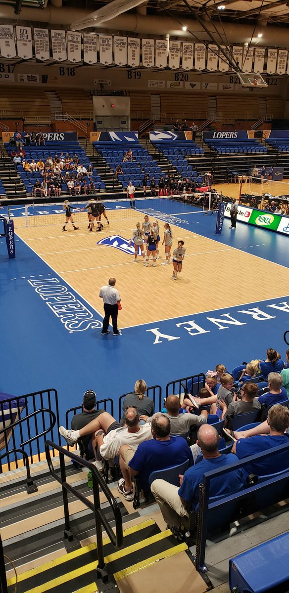 Back from Colorado in time to watch <a href="/UNKvolleyball/">UNK Volleyball</a>! And no, Monique Schafer isn't related but with that serve, she could have been a tennis 🌟.