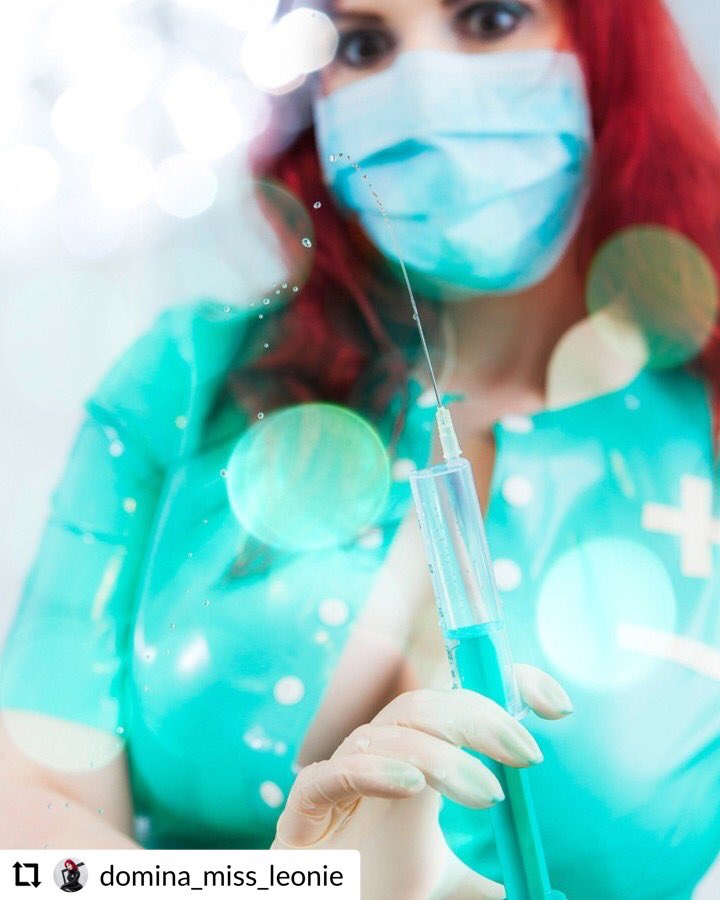 TheRubberdom's tweet photo. Maybe your #RubberDoctor feels a liiittle bit crazy today. Good thing you are tied down and unable to escape from whatever she has planned for you ... 📸 by @uniquepicturesnet #MedicalBDSM #MedicalKink #LatexNurse #LatexDoctor #ClinicGames #FemDom 
👉🏻 https://t.co/HbO18EKWIN https://t.co/iH5JQN8URT