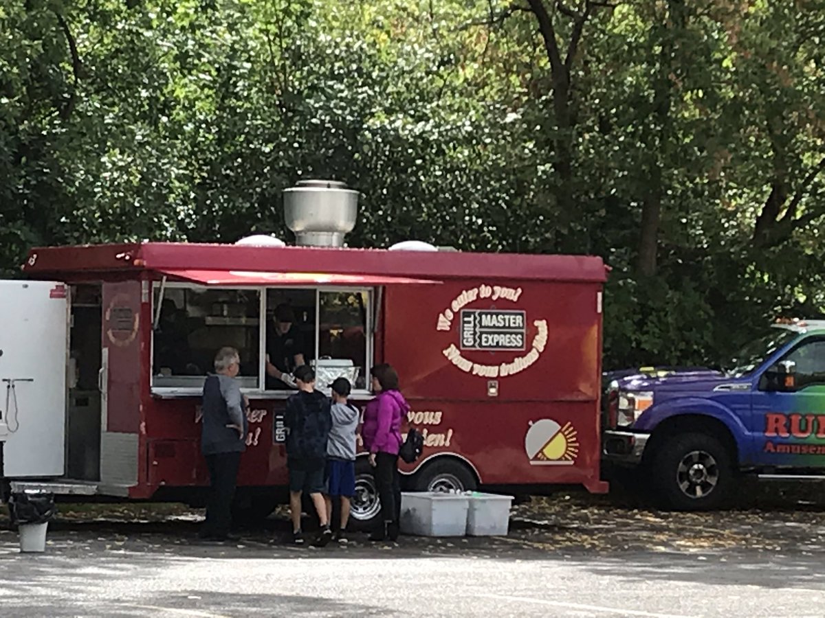 A fantastic day at the community BBQ <a href="/YouvilleCentre/">Youville Centre</a> today. #OCSBeCommunity <a href="/StNicholasAdult/">St. Nicholas Adult High School</a> <a href="/brroberto13/">Brittany Roberto</a>