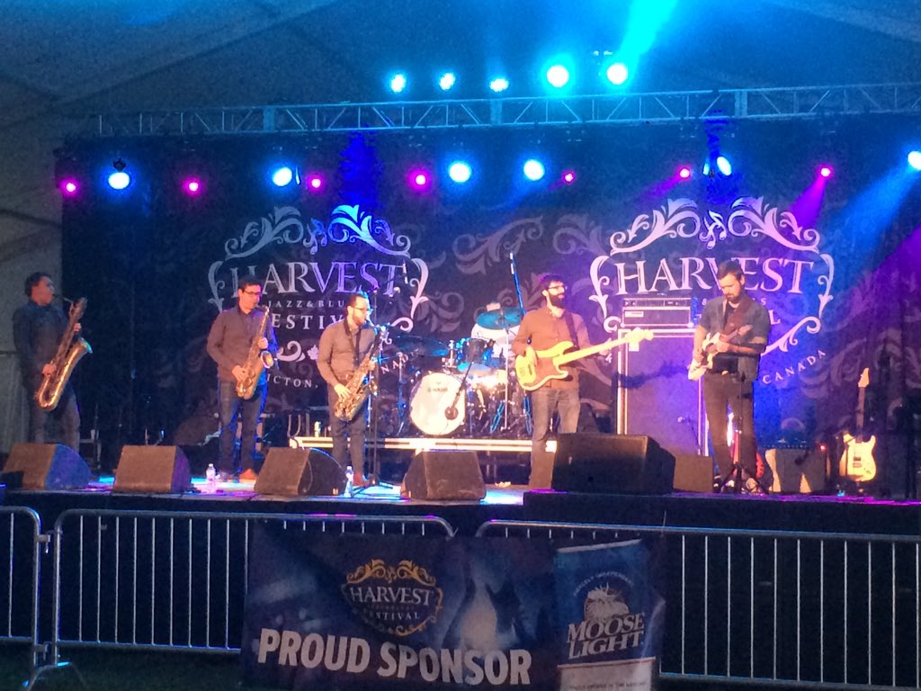 Y’all should be here. #MojoTent #SmokinSaxes #MyHarvest <a href="/Harvest_Blues/">Harvest Time Blues Festival</a>