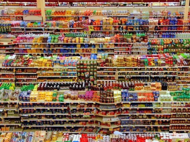 Okul alışverişlerinin yapıldığı bir dönemde farklı bir konu başlığıyla karşınızdayız... Ersan Ersoy’dan “Tüketim Aynasında ‘Göz’e Yansıyan Seyirlik ve Sembolik Kimlikler” başlıklı makalemiz sizlerle... cdn.istanbul.edu.tr/file/1CD58DF90…