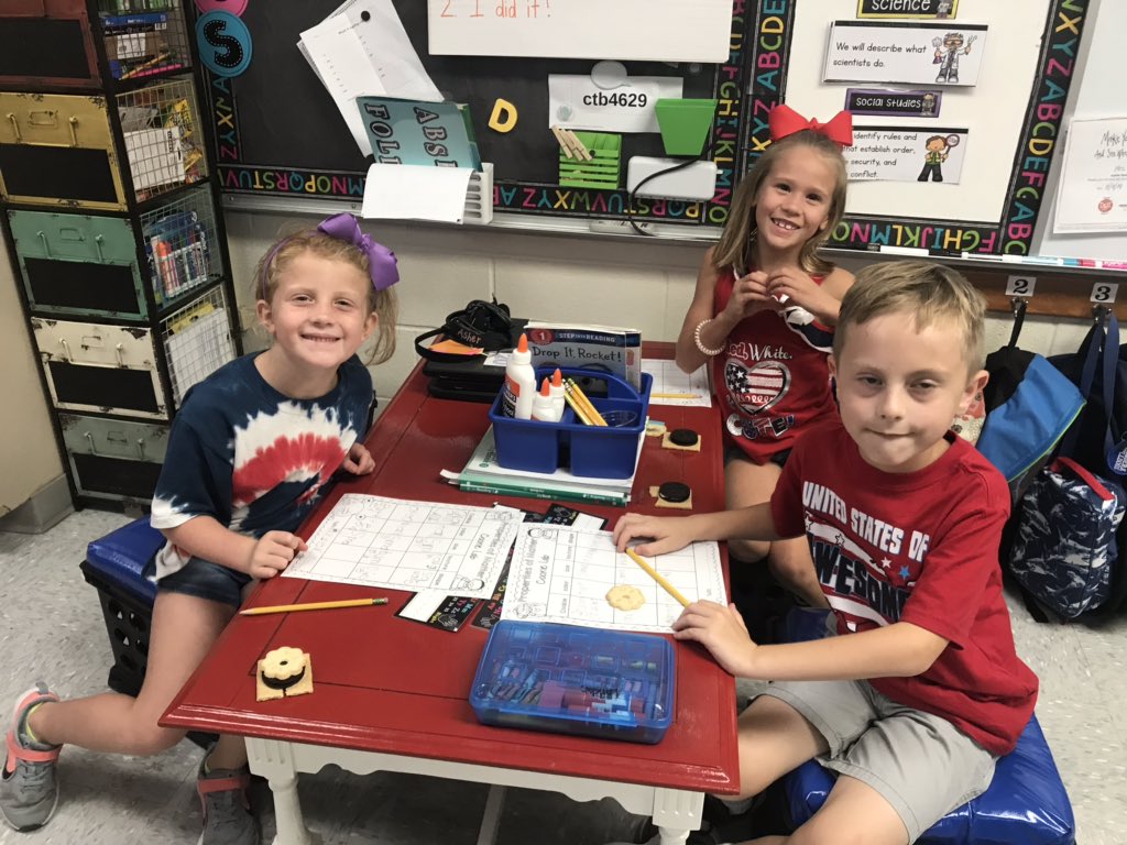 casher_1stgrade's tweet photo. Learning about Properties of Matter with cookies makes for a fun day! #firstgraderocks #funwithfirsties #sciencematters @AesBulldogs https://t.co/InsfuGy8dU