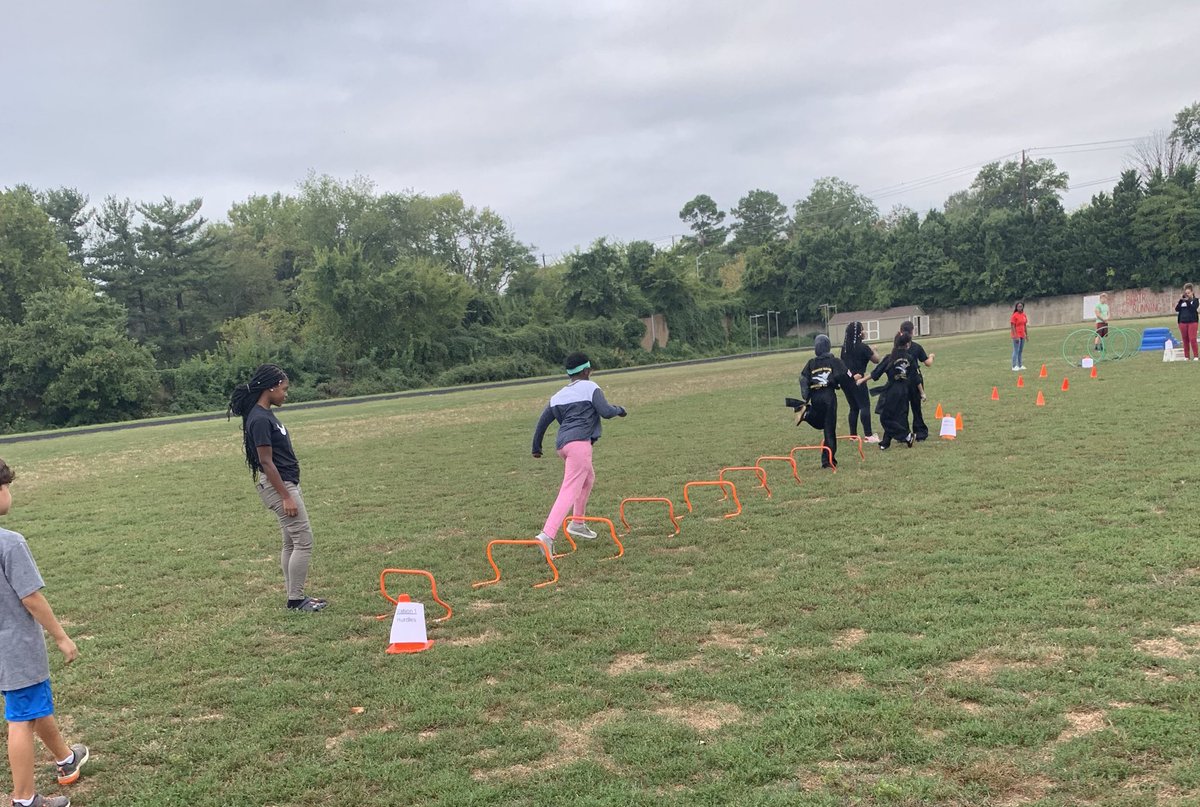 RenayCJohnson's tweet photo. Mr. McMahon led Blairβs Children Race after our 5K! Future Blazers! #MBHSRedBlue5K π― https://t.co/Qk5jS6jzCB