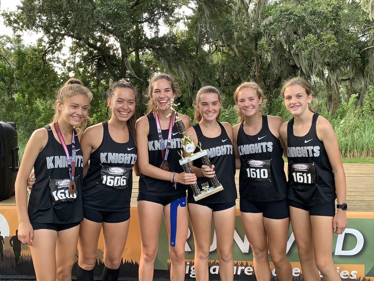 HeatherbHunter's tweet photo. Robinson High School Girls Cross Country took 2nd place at the Seffner Christian Invitational at Holloway Park in Lakeland. Three runners in the top 20! @HCPSRobinsonHS @rhsknightmare #RunFast #CrossCountry https://t.co/BB990JNNHQ