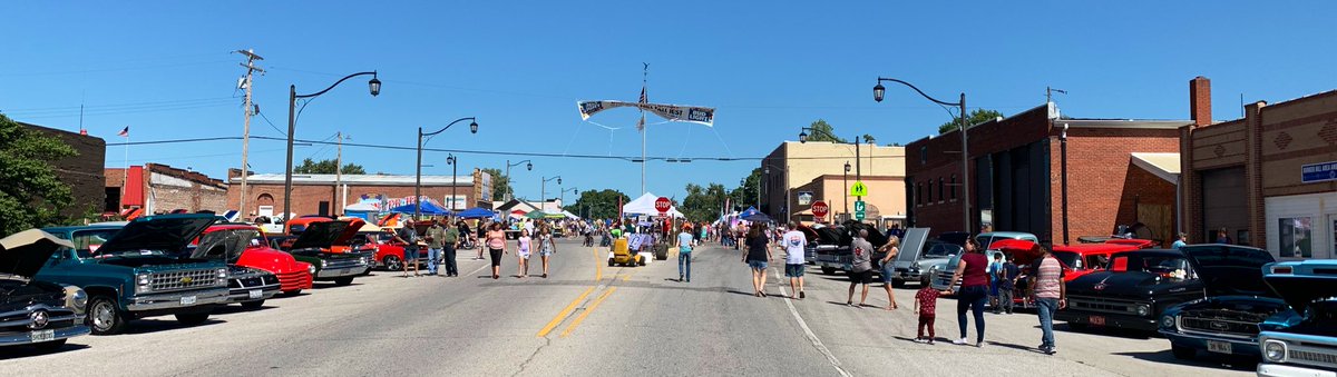 AndyManar's tweet image. Stop by the Bunker Hill Fall Festival today! Awesome weather, awesome classic cars, awesome food! #BHill #Macoupin