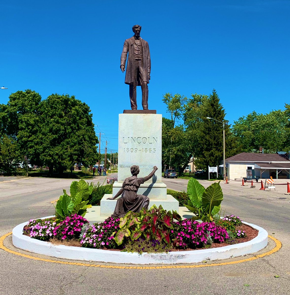 AndyManar's tweet image. Stop by the Bunker Hill Fall Festival today! Awesome weather, awesome classic cars, awesome food! #BHill #Macoupin