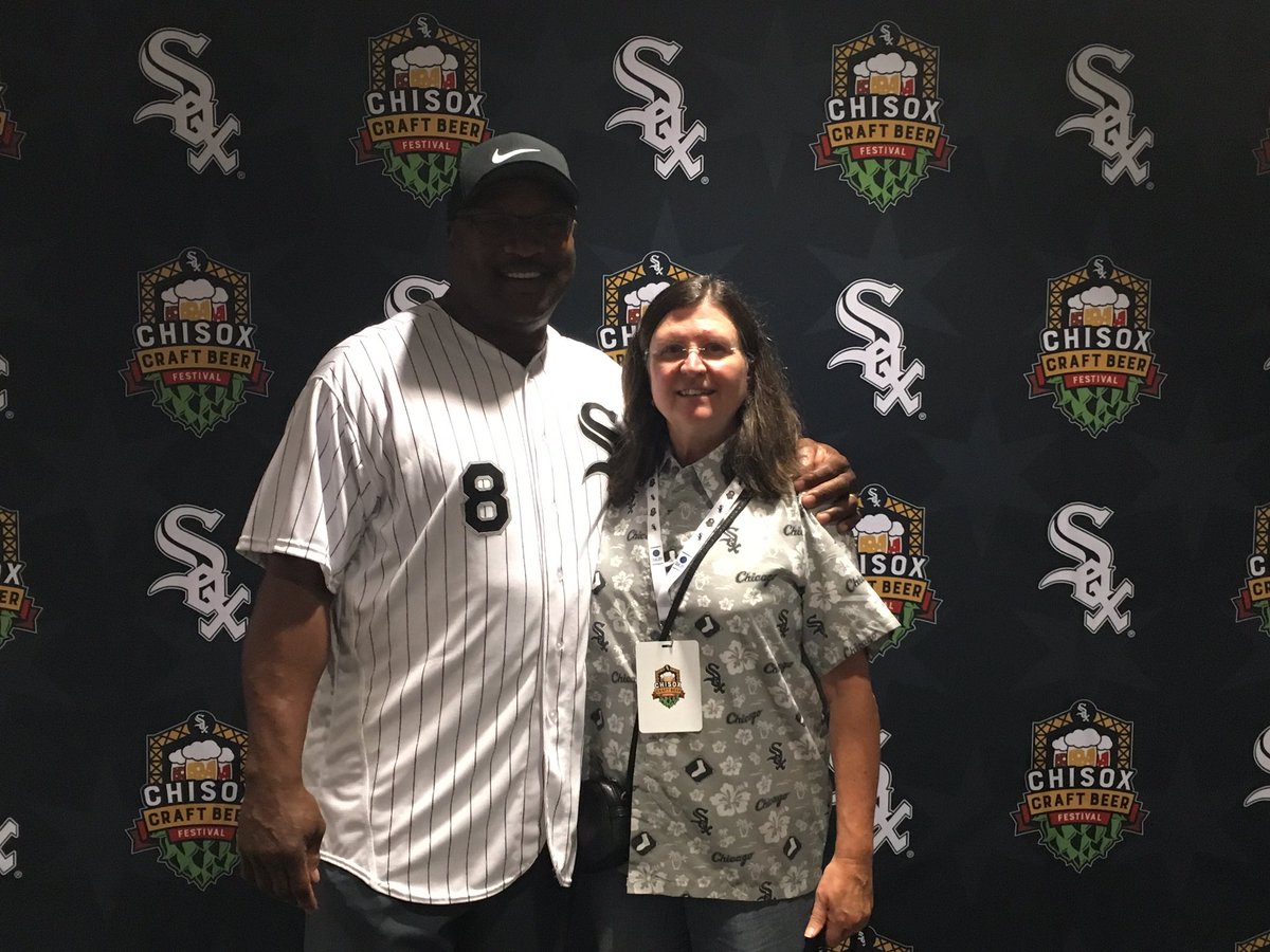 ChristieTecCorp's tweet photo. Having fun — and got my photo with @BoJackson — at @WhiteSox #CraftBeerFest! https://t.co/MyTyKpYcRP