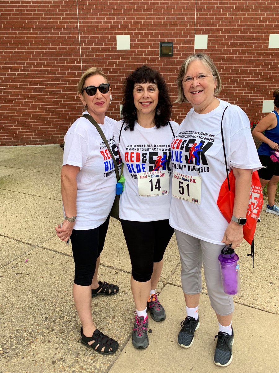RenayCJohnson's tweet photo. Blair Staff in the House and the Race! π―#MBHSRedBlue5K https://t.co/Qr3ICGxabY