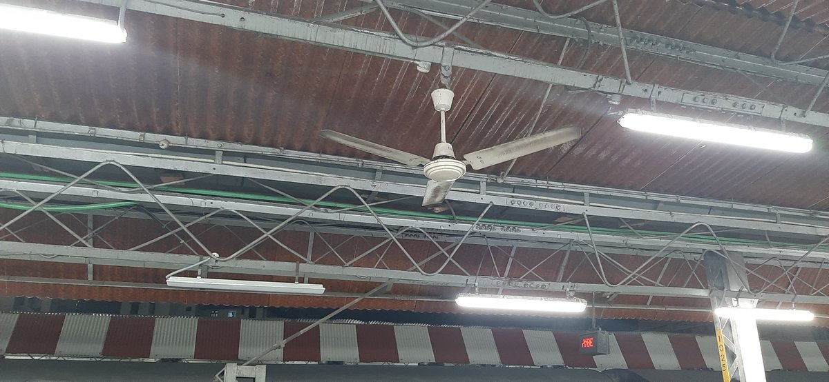 AcharyaTandon's tweet image. #Easternrailway #Railminindia patna junction all fan is working in silent.... this is the image of changing India and how Indian railway deals with their passengers. #Fannotworking #nocleaniness #Dirts #Badsmell #patnajunction