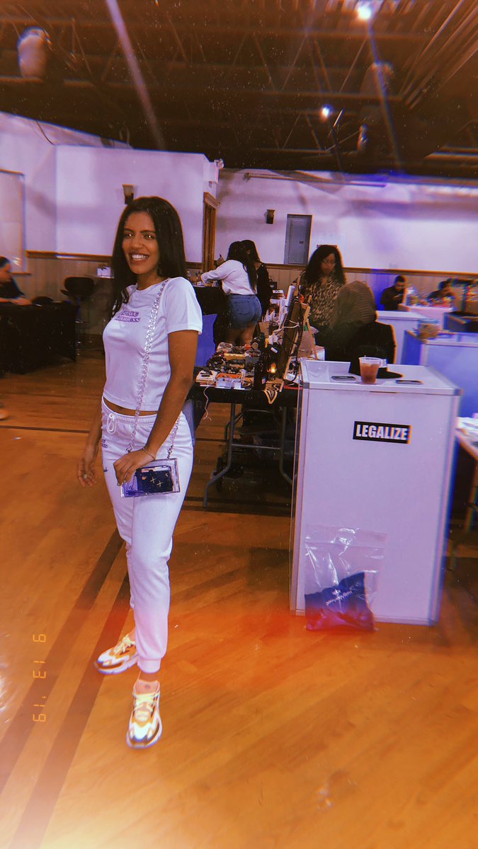 yrstrulymia's tweet image. 💫