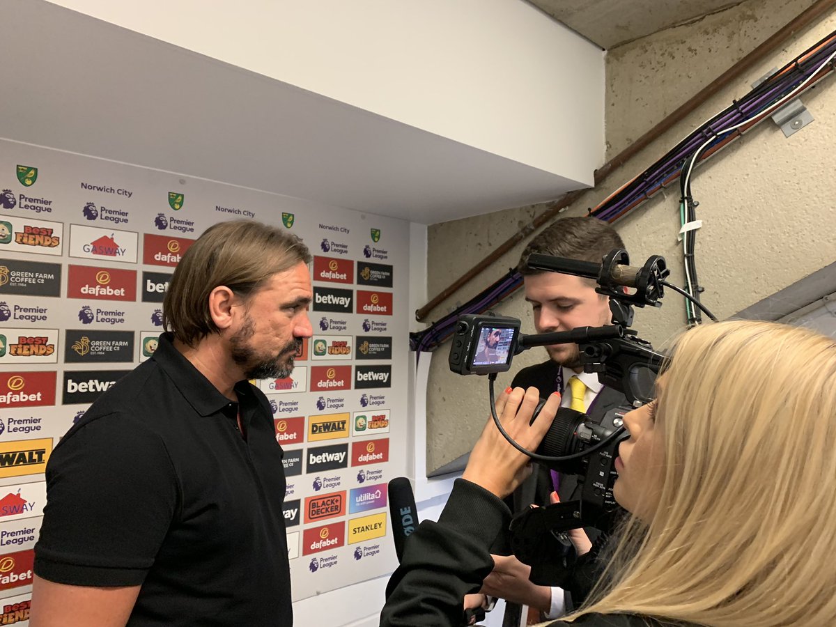 NorwichCityFC's tweet image. 💬 Daniel Farke reacts: The dressing room is buzzing, Carrow Road is buzzing. To win against one of the best teams in the world with our injury problems is special. #ncfc